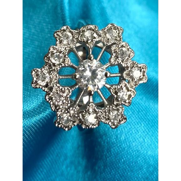 DD# Striking Ring Multiple Cz in 925 Silver & Rhodium overlay. Sz 7 - Picture 3 of 12